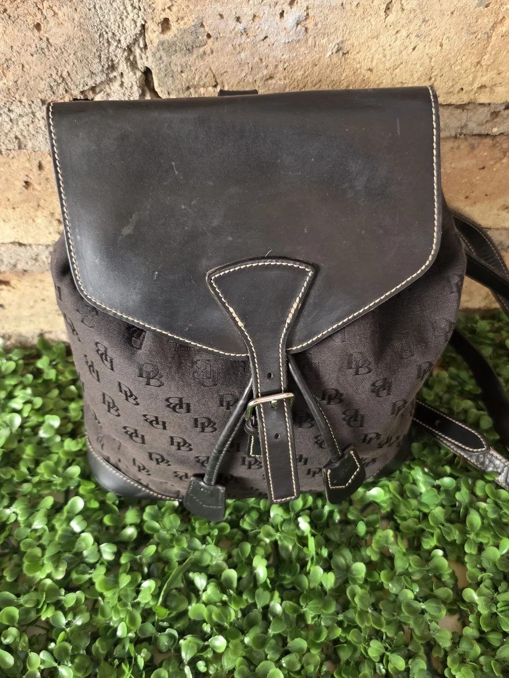 Dooney & Bourke 🖤​classic vintage